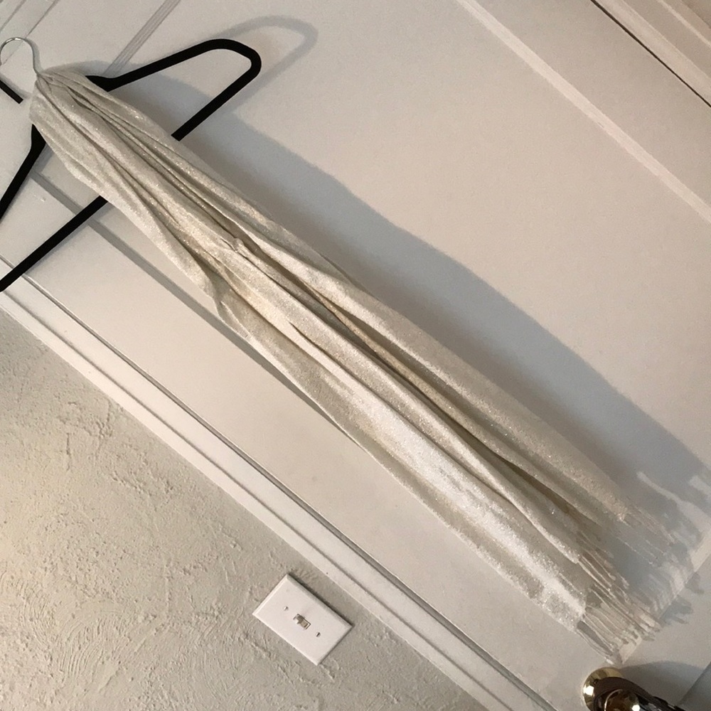White silver stitching scarf